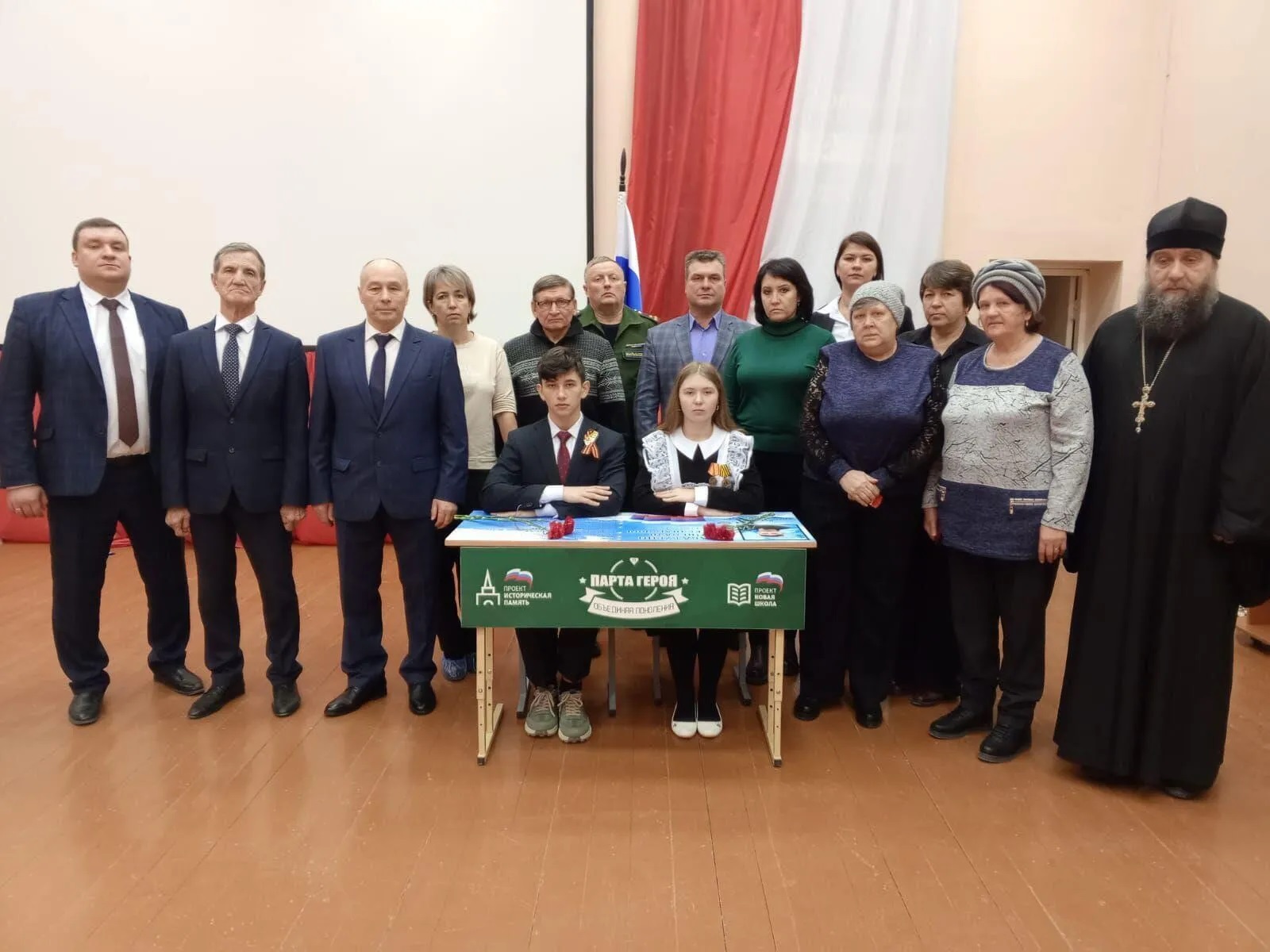 Герои никогда не умирают.   Герои в нашей памяти живут!